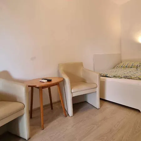 Apartament In 51893